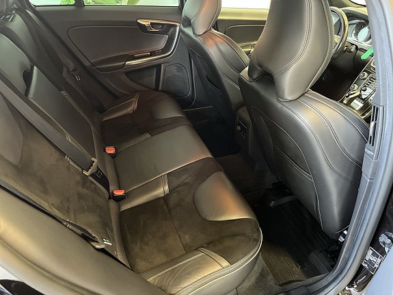 Volvo V60 14 of 27