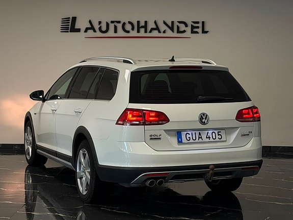 Volkswagen Golf Alltrack 4 of 5