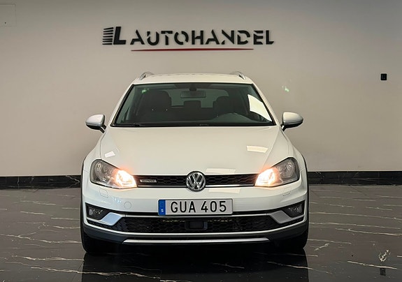 Volkswagen Golf Alltrack 2 of 5