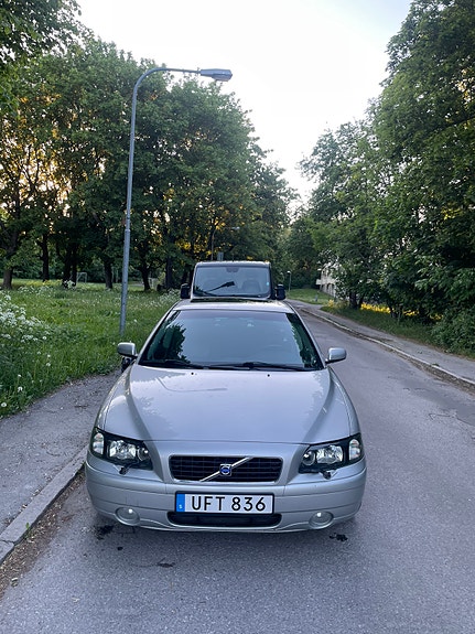 Volvo S60 2 of 5