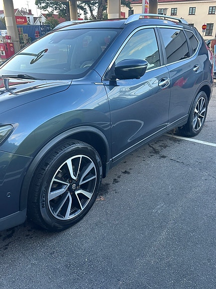 Nissan X-Trail 3 of 4