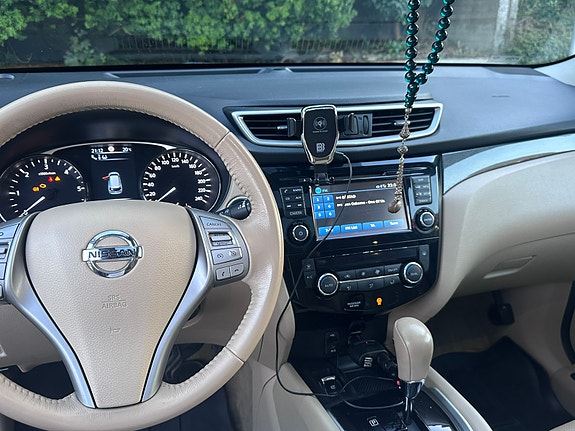 Nissan X-Trail 2 of 4