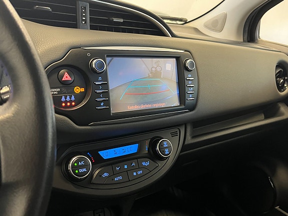 Toyota Yaris 10 of 12
