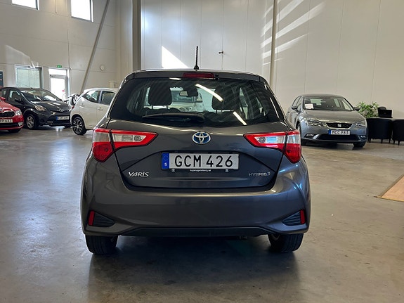 Toyota Yaris 4 of 12