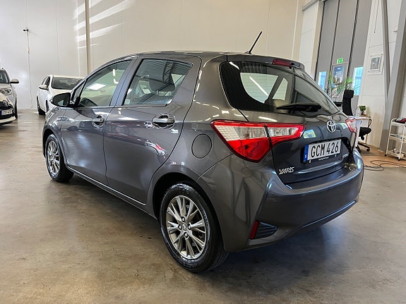 Toyota Yaris 5 of 12