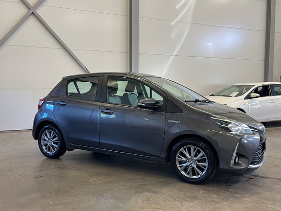 Toyota Yaris 2 of 12