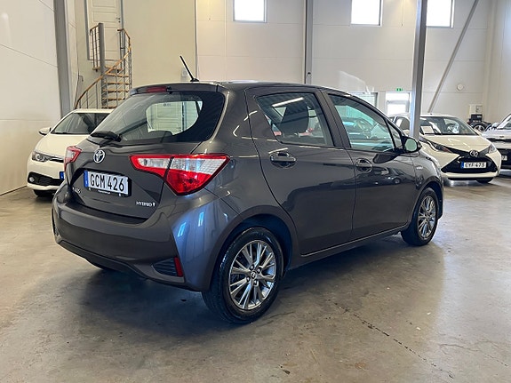Toyota Yaris 3 of 12