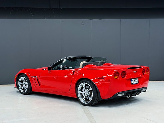 Chevrolet Corvette 2 of 5
