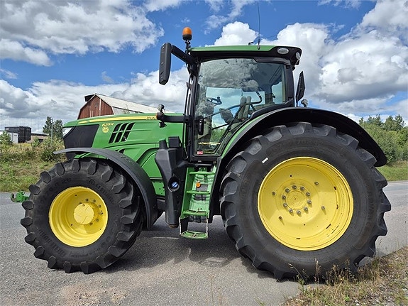 John Deere 6215R 4 of 5