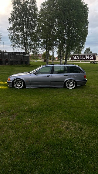 BMW 320i 5 of 5