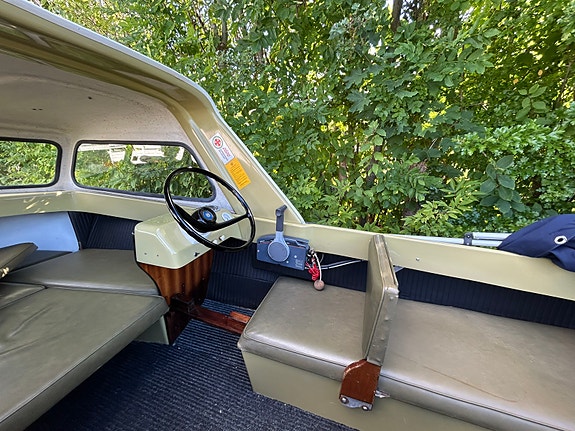Saga Seacamp 17 HT / Yamaha 60 / trailer 9 of 18