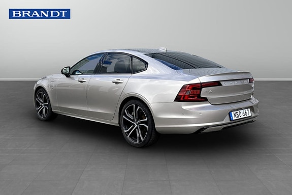 Volvo S90 2 of 5