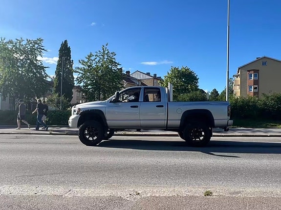 Dodge RAM 1500 3 of 5