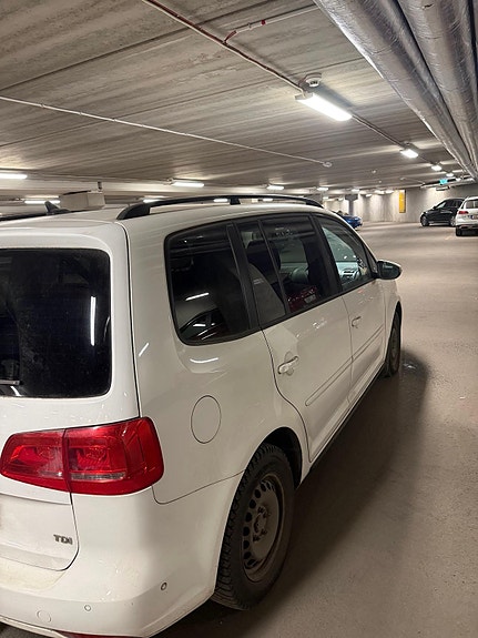 Volkswagen Touran 4 of 9
