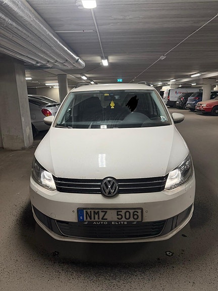 Volkswagen Touran 2 of 9