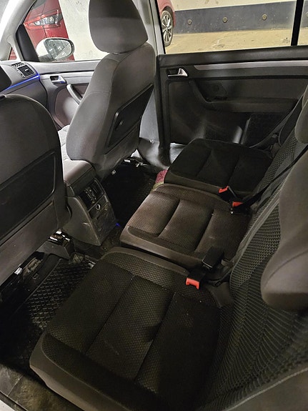 Volkswagen Touran 5 of 9