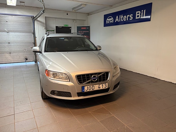 Volvo V70 2 of 5