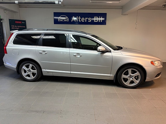 Volvo V70 3 of 5