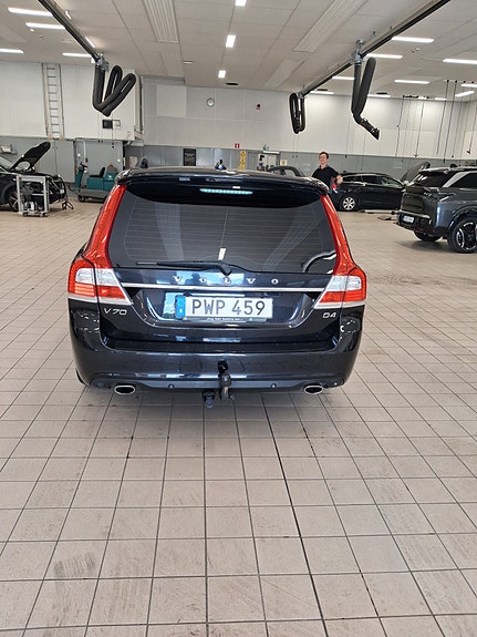 Volvo V70 3 of 5
