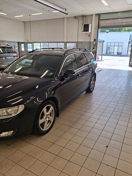 Volvo V70 4 of 5