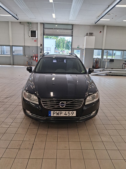 Volvo V70 2 of 5