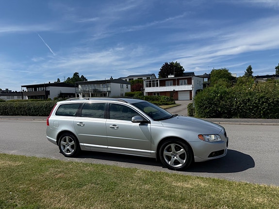 Volvo V70 3 of 5