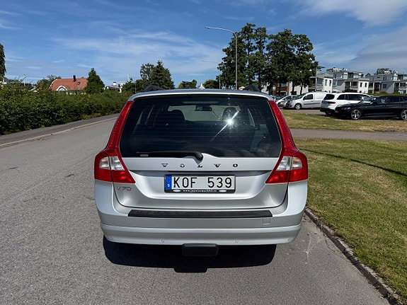 Volvo V70 4 of 5