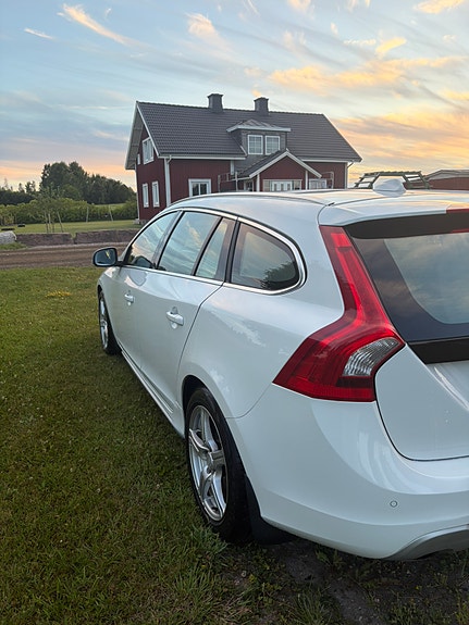 Volvo V60 3 of 5