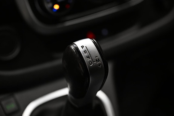 Nissan NV300 19 of 25