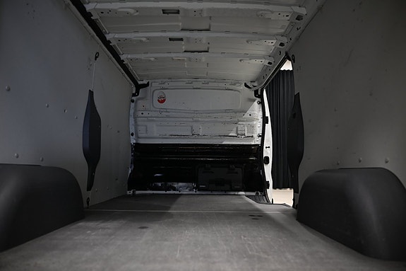 Nissan NV300 5 of 25