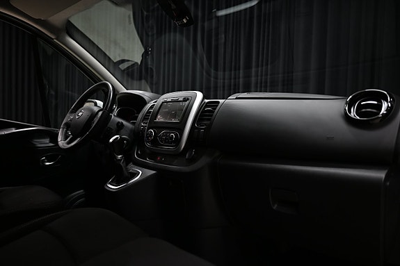 Nissan NV300 18 of 25