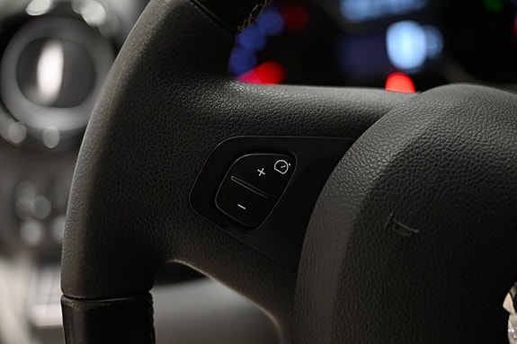 Nissan NV300 17 of 25