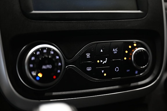 Nissan NV300 20 of 25