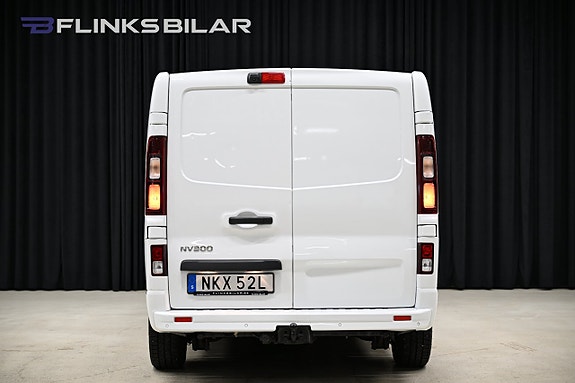 Nissan NV300 8 of 25