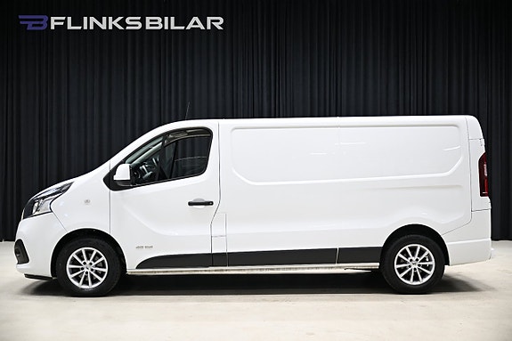 Nissan NV300 2 of 25