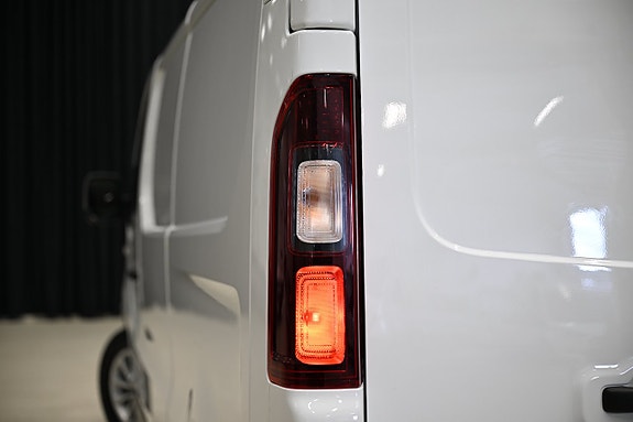 Nissan NV300 9 of 25