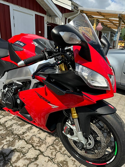Aprilia RSV4 R 5 of 5