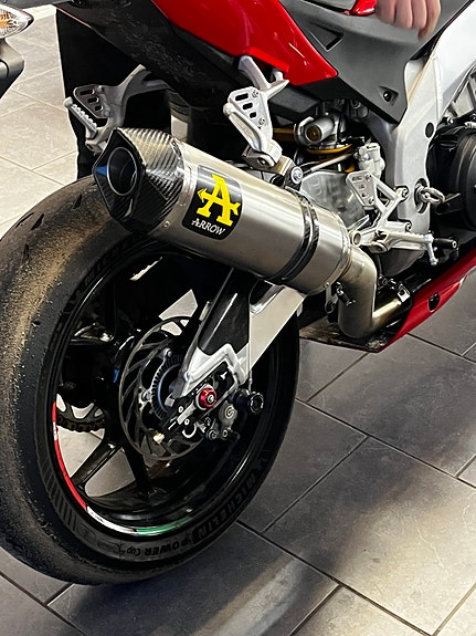 Aprilia RSV4 R 3 of 5