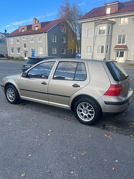 Volkswagen Golf IV 2 of 4