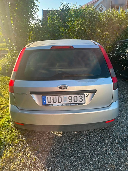 Ford Fiesta 3 of 5