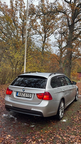 BMW 330d 2 of 4