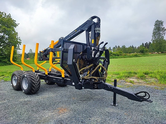 Skogsvagn Country 9 ton med 7 m kran
