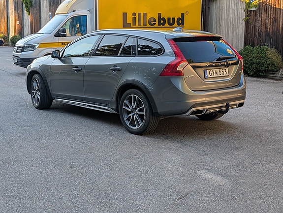 Volvo V60 Cross Country 4 of 5