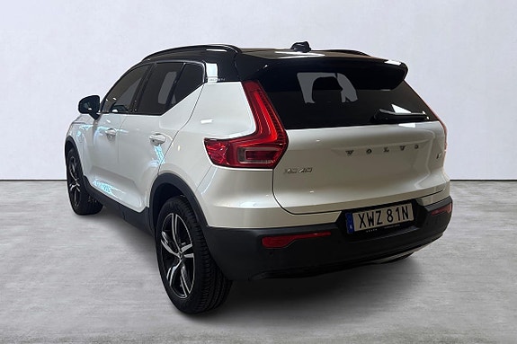 Volvo XC40 4 of 5