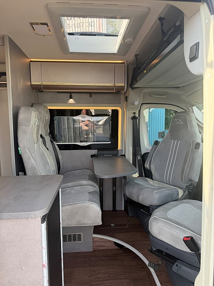 Pössl Summit 600 L Shine Elegance 180 hk Aut 5 of 11