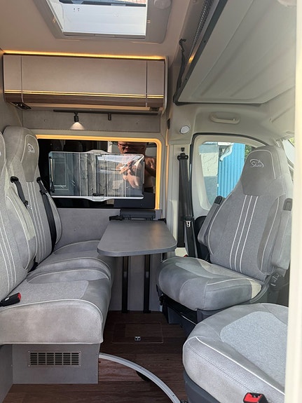 Pössl Summit 600 L Shine Elegance 180 hk Aut 6 of 11