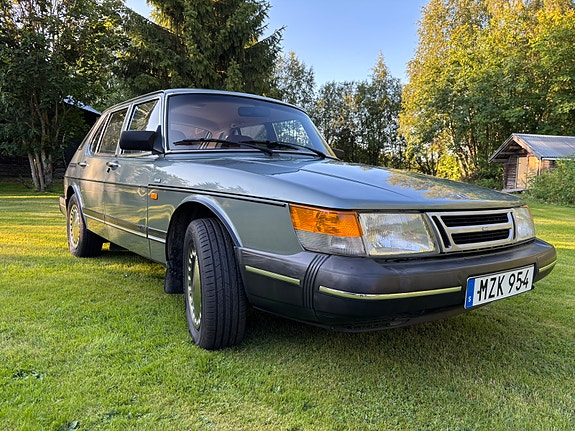 Saab 900 3 of 5