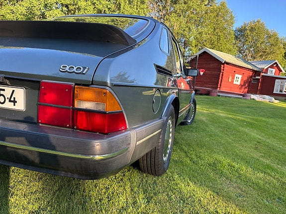 Saab 900 4 of 5