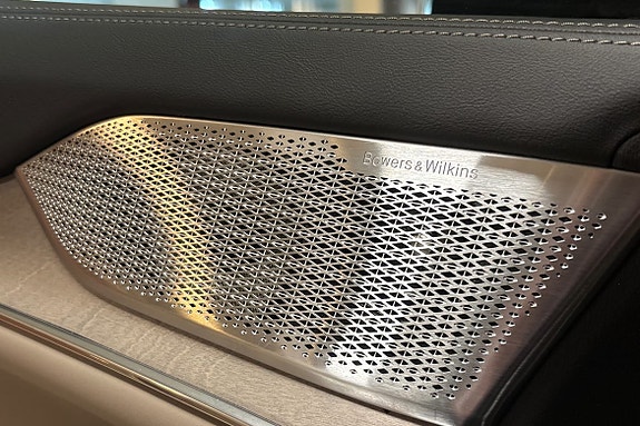 Volvo EX90 16 of 19