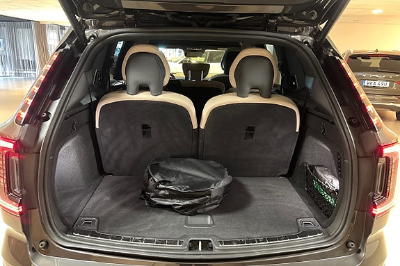 Volvo EX90 13 of 19